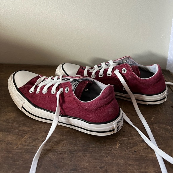 Converse Chuck Taylor All Star Low Tops, Burgundy, Women’s Size 7 - Picture 2 of 8
